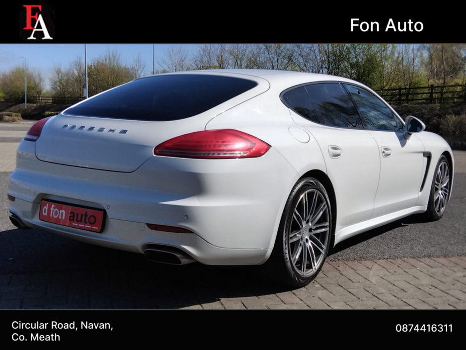 2015 Porsche Panamera - image 12