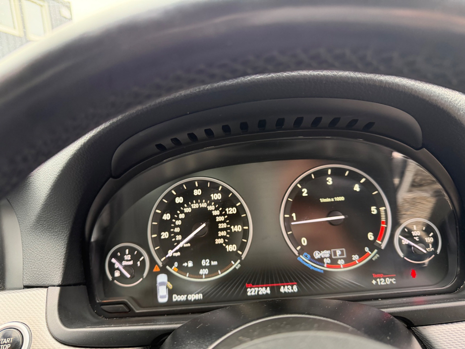 2016 BMW 5 Series - image 18