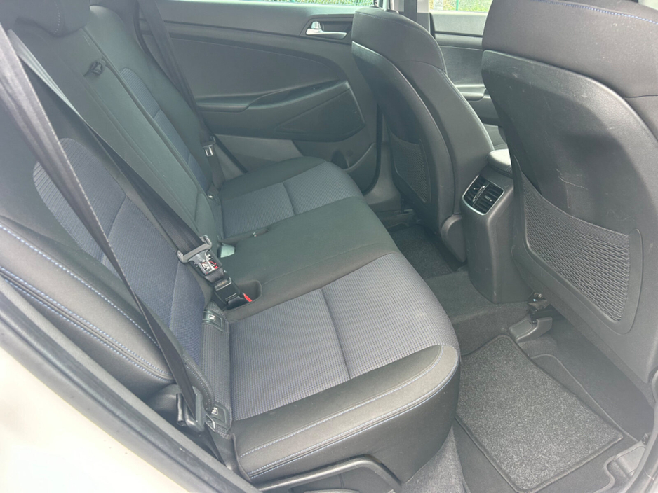 2016 Hyundai Tucson - image 10