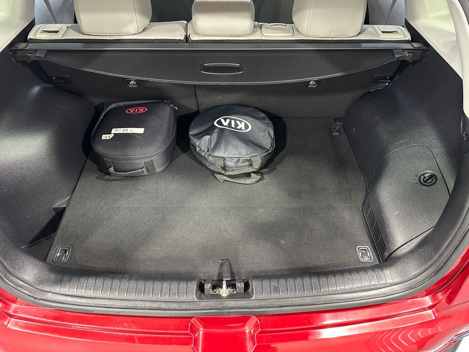 2020 Kia Niro - image 25