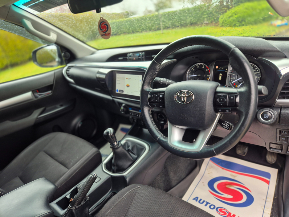 2025 Toyota Hilux - image 14