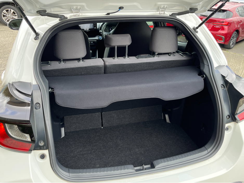 2020 Toyota Yaris - image 8