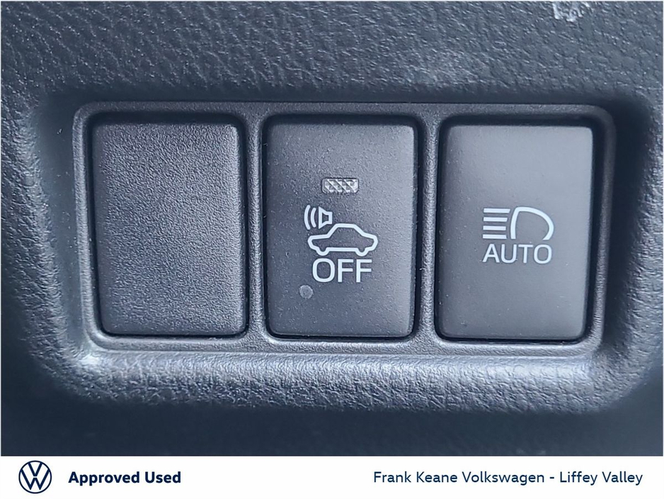 2018 Toyota C-HR SOL AUTO HYBRID 1.8 *FULL LEATHER* *DIAMOND CUT ALLOYS* *CARPLAY* *HEATED SEATS* *BLIND SPOT* *NEW NCT* *12 MONTHS FRANK KEANE WARRANTY* *FINANCE AVAILABLE* €21,995