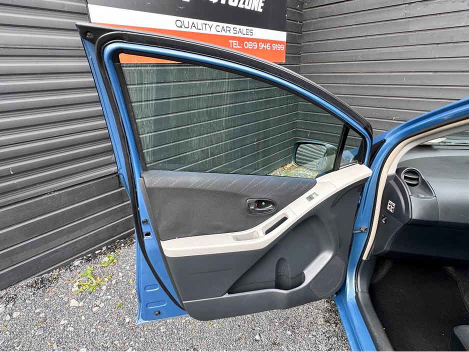 2008 Toyota Yaris - image 14