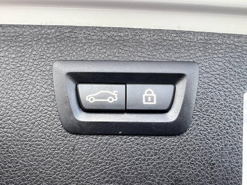 2017 BMW 3 Series 320d M-SPORT COMPETITION PACKAGE TOURING // 20" COMPETITION ALLOYS // LEATHER HEATED SEATS // BLUETOOTH MUSIC €23,900