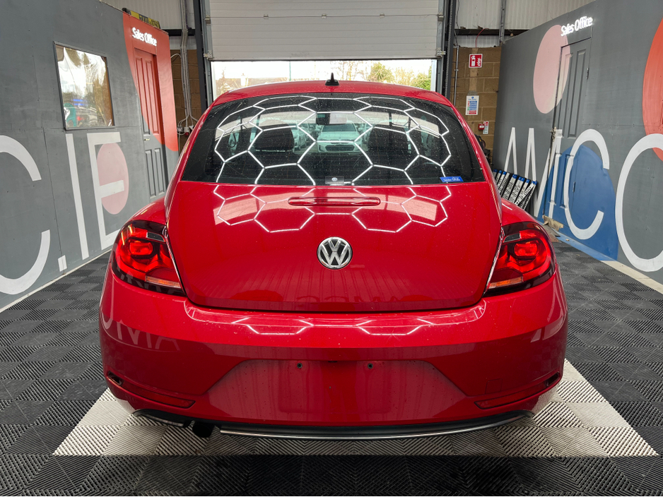 2018 Volkswagen Beetle - image 3