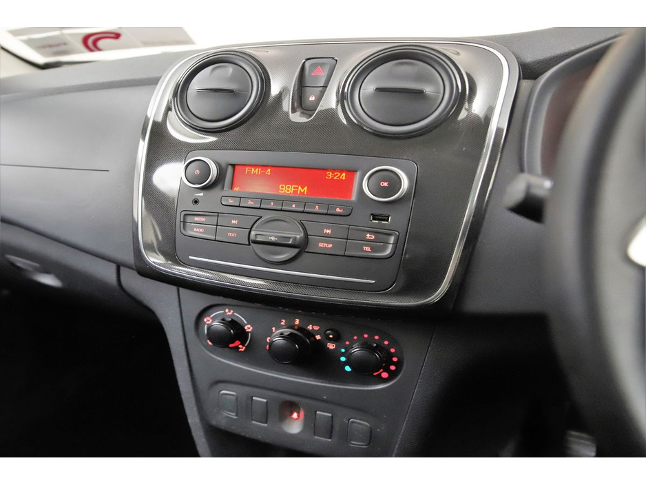 2018 Dacia Sandero - image 21