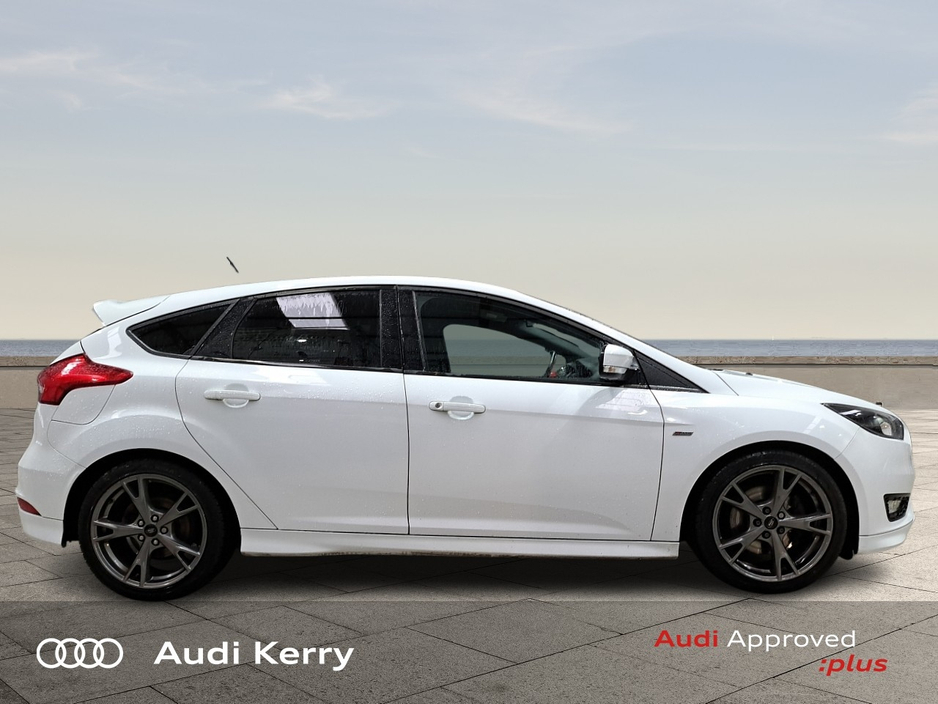 2018 Ford Focus - image 8