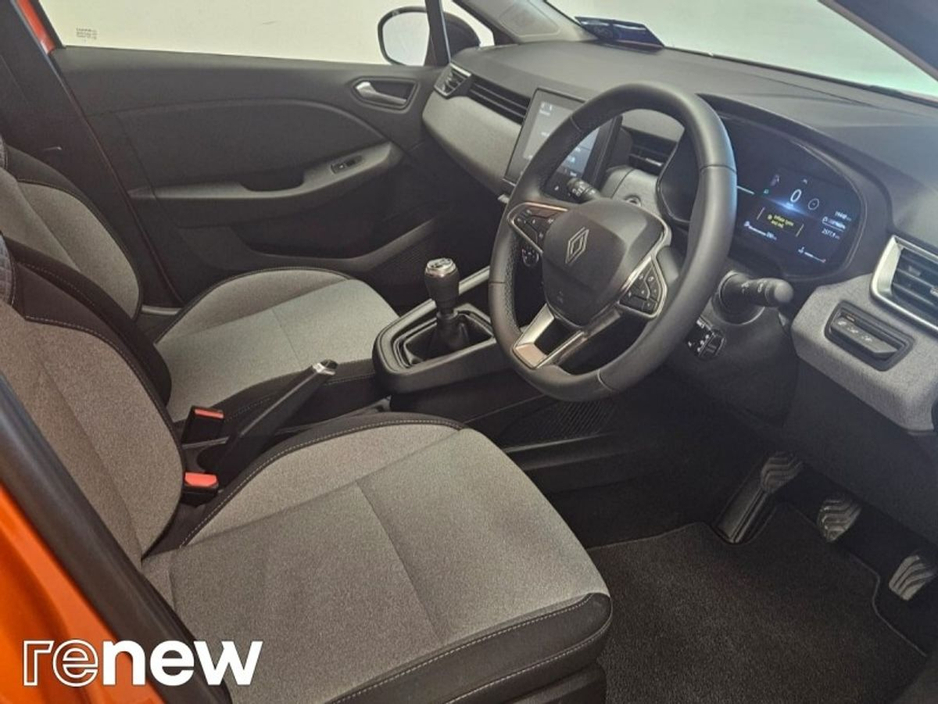 2025 Renault Clio - image 6