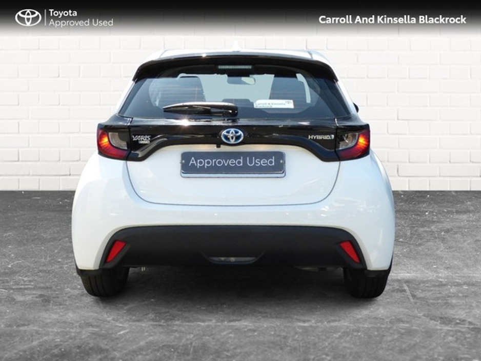 2024 Toyota Yaris - image 4