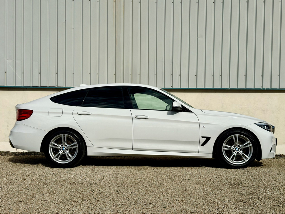 2016 BMW 3 Series - image 3