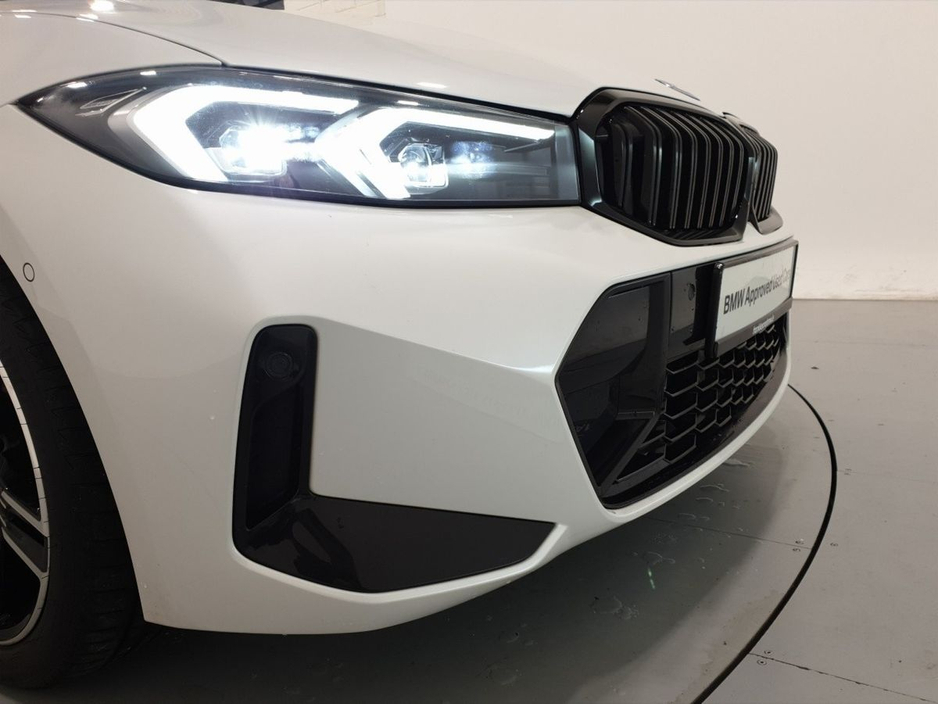 2023 BMW 3 Series - image 28