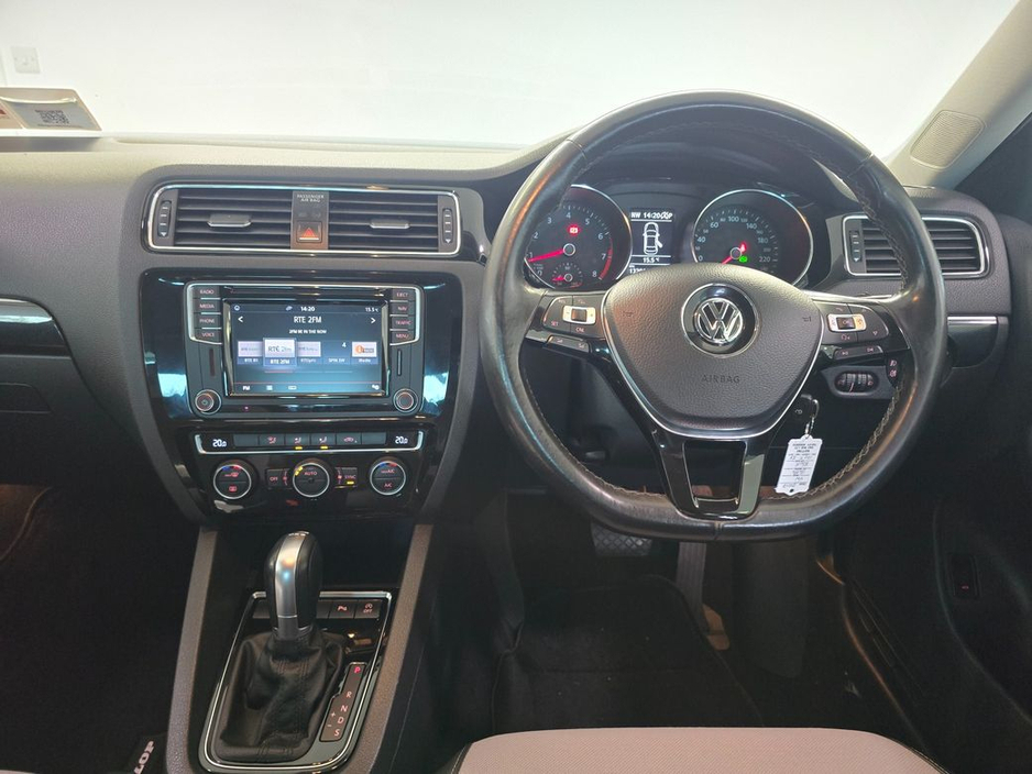 2017 Volkswagen Jetta - image 7