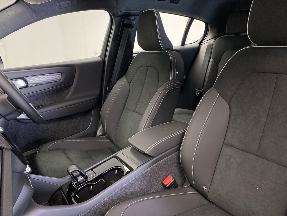 2026 Volvo EC40 - image 12