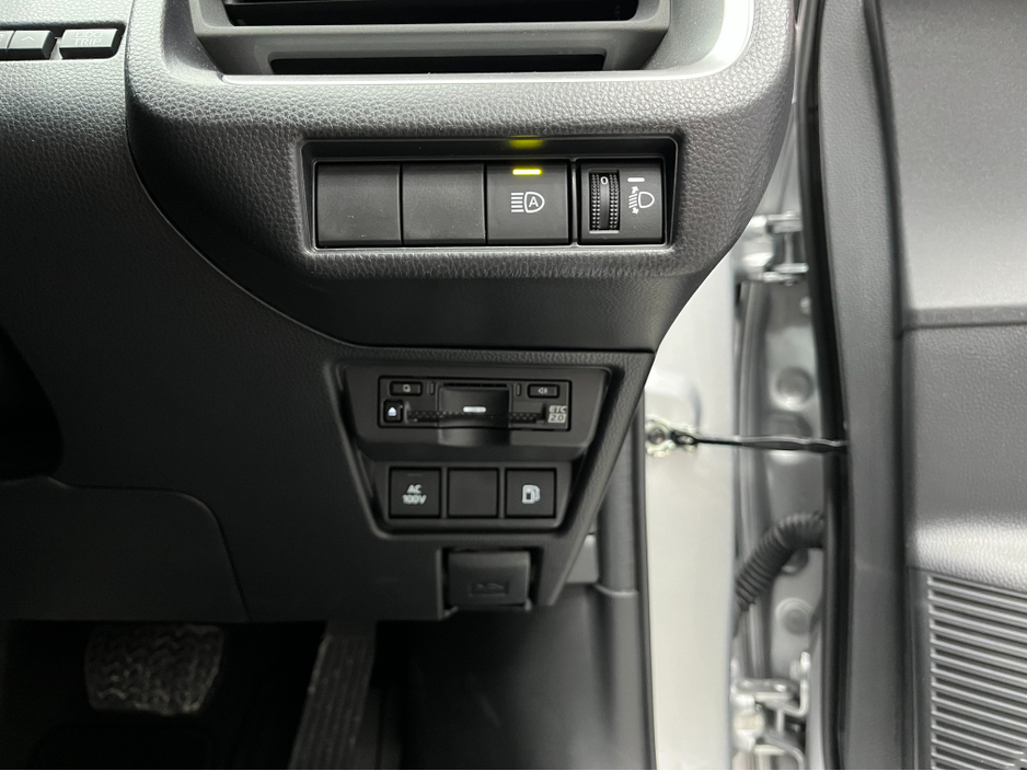 2025 Toyota Prius - image 11