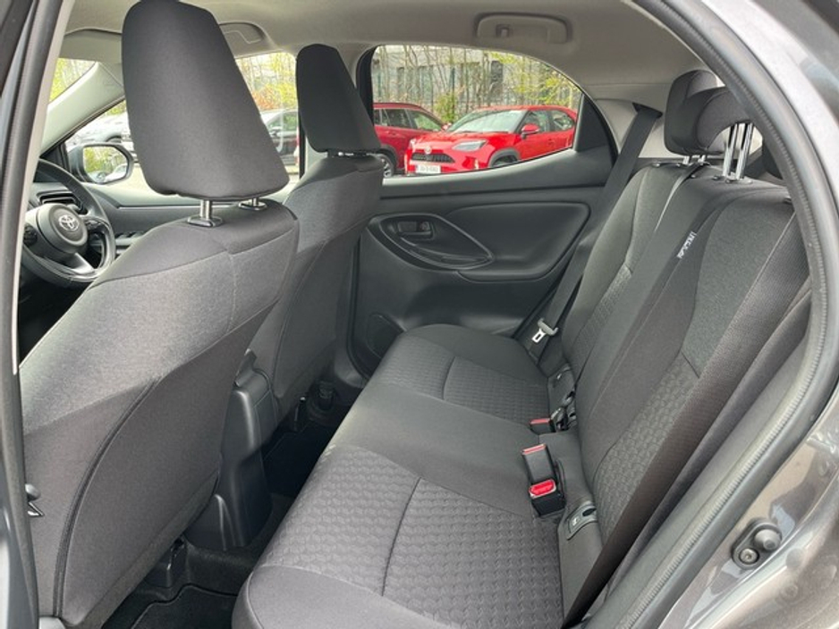 2023 Toyota Yaris - image 7
