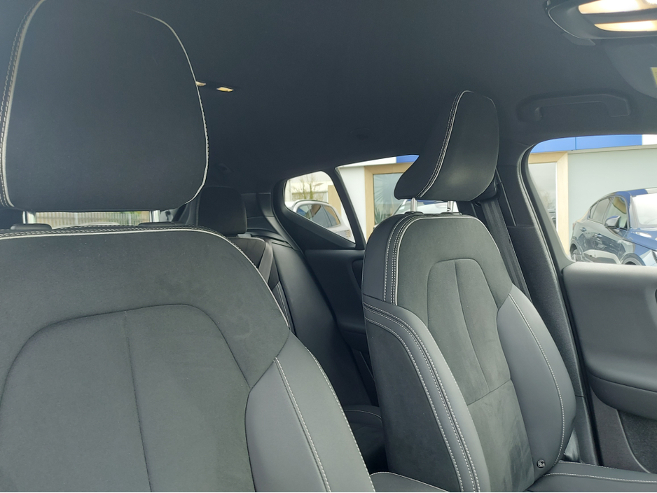 2024 Volvo XC40 - image 19