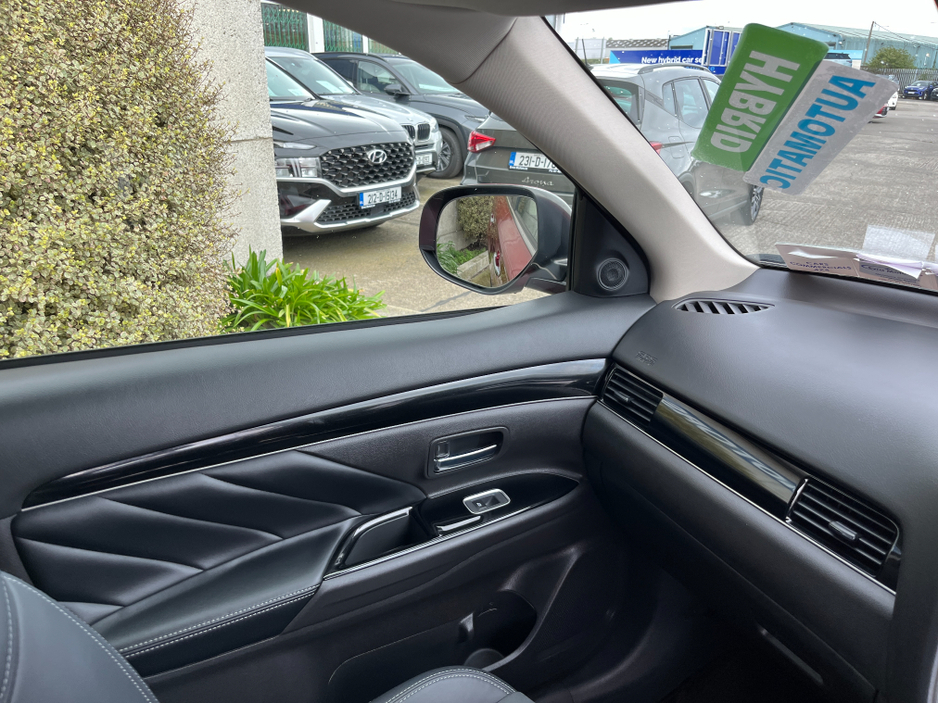 2020 Mitsubishi Outlander - image 16