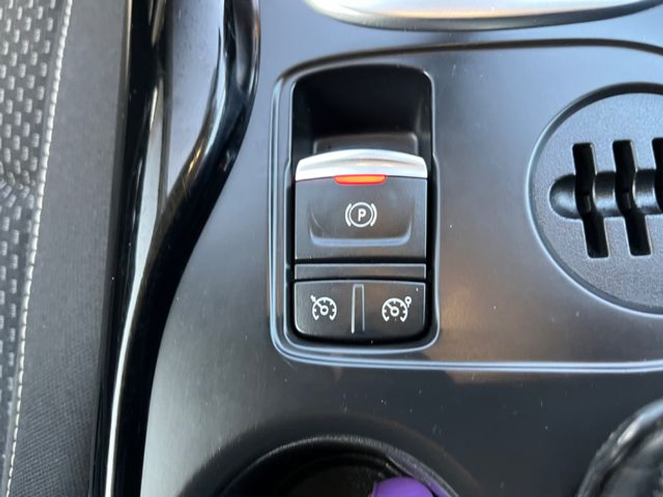 2016 Renault Kadjar - image 10