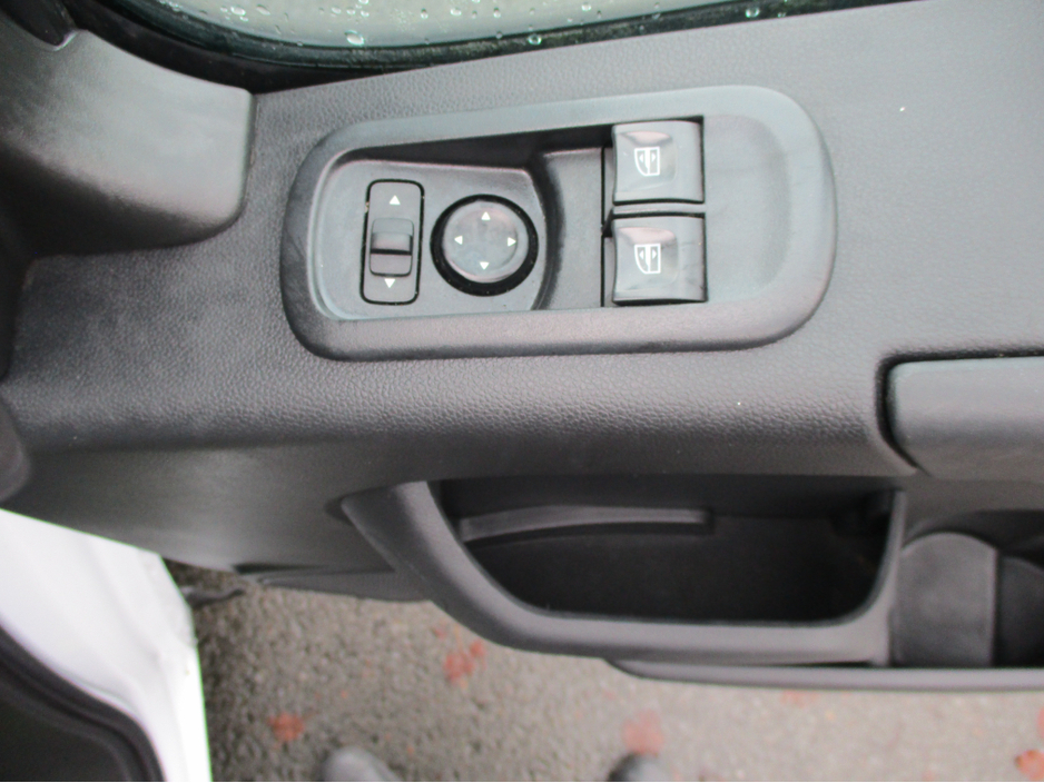 2021 Nissan NV400 - image 17