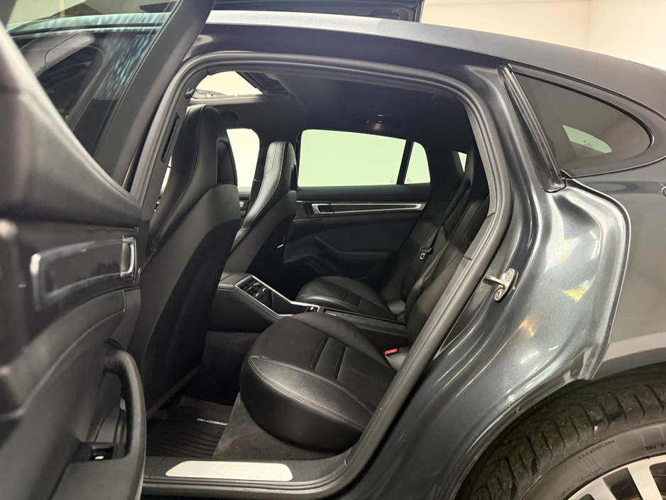 2019 Porsche Panamera - image 13