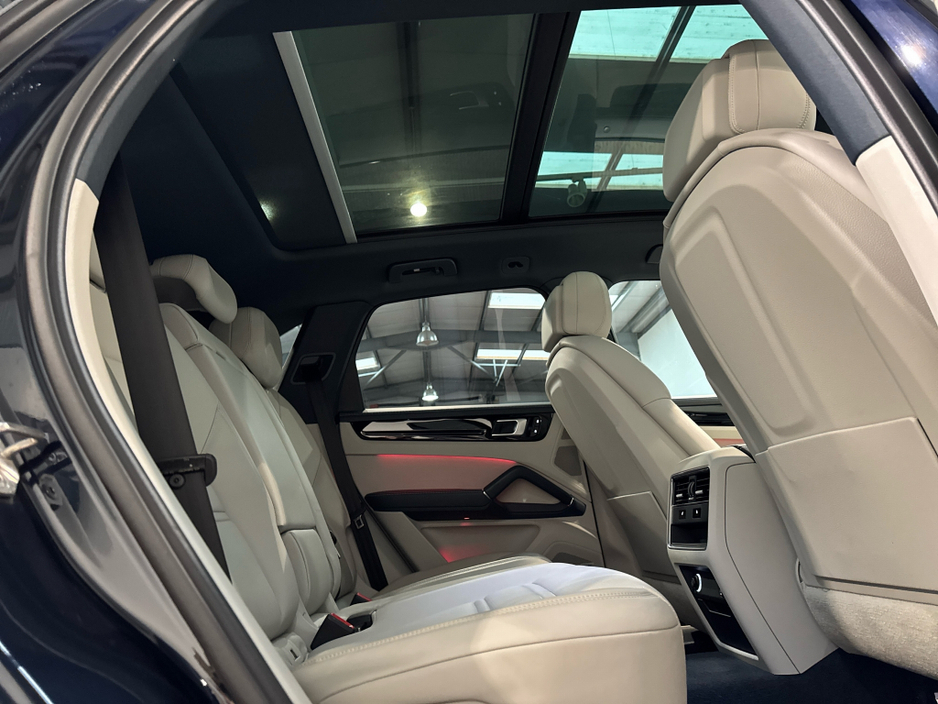 2022 Porsche Cayenne - image 15