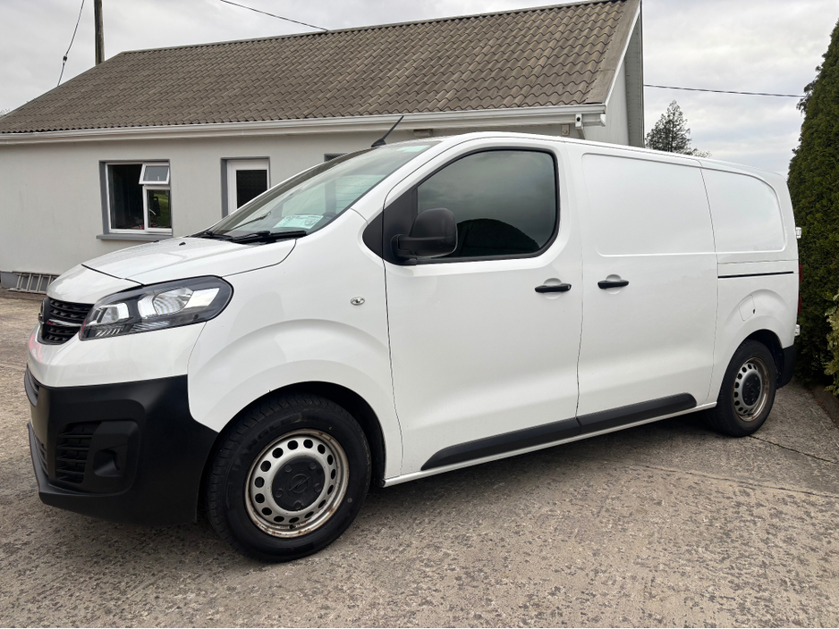 2020 Opel Vivaro - image 11