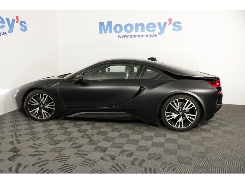 2017 BMW i8 - image 7