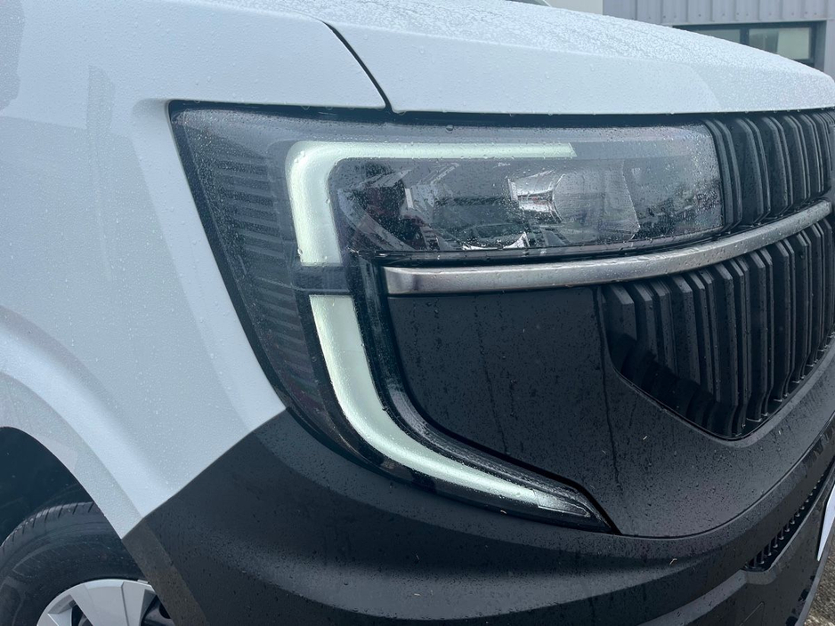 2026 Renault Master - image 3