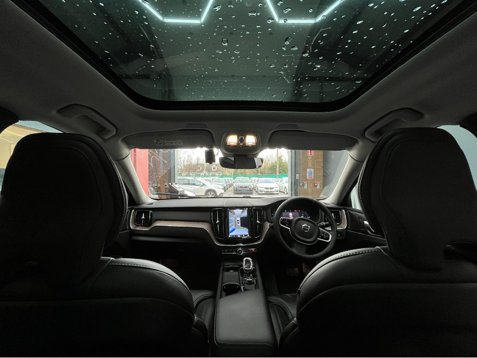 2022 Volvo XC60 - image 19