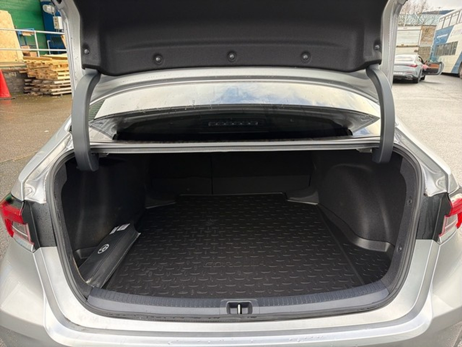 2025 Toyota Corolla COROLLA LUNA SPORT SALOON €34,945