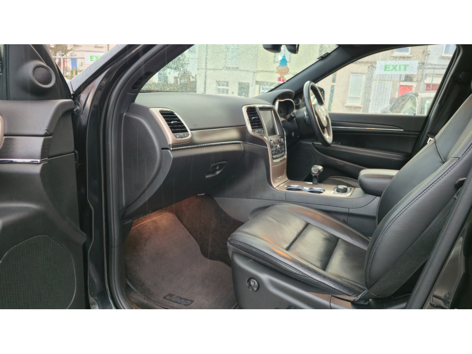 2015 Jeep Cherokee - image 12