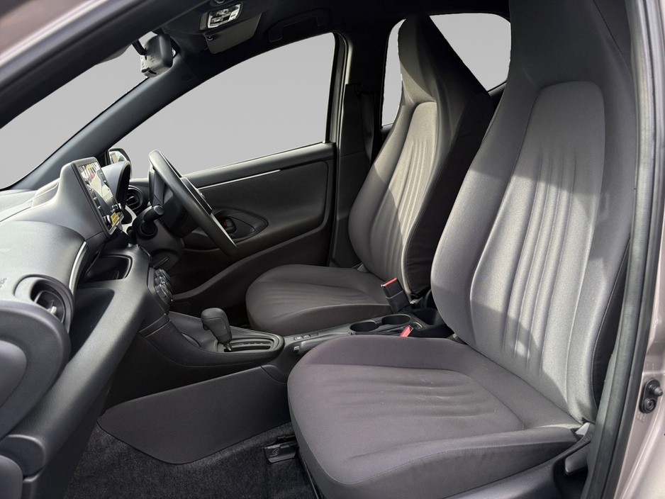 2020 Toyota Yaris - image 9