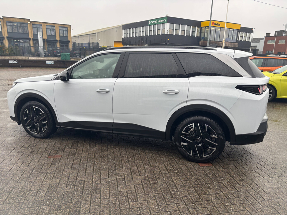 2025 Peugeot 5008 1.2 MHEV 145bhp E-DCS6 Allure €44,950