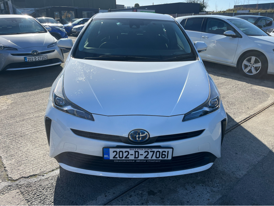 2020 Toyota Prius - image 2