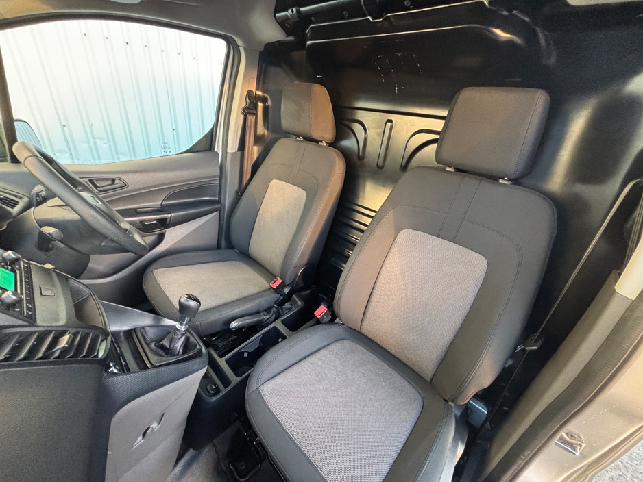 2021 Ford Transit Connect - image 7