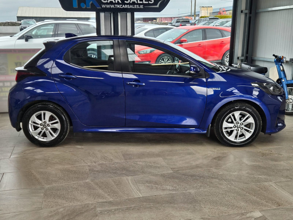 2021 Toyota Yaris - image 2