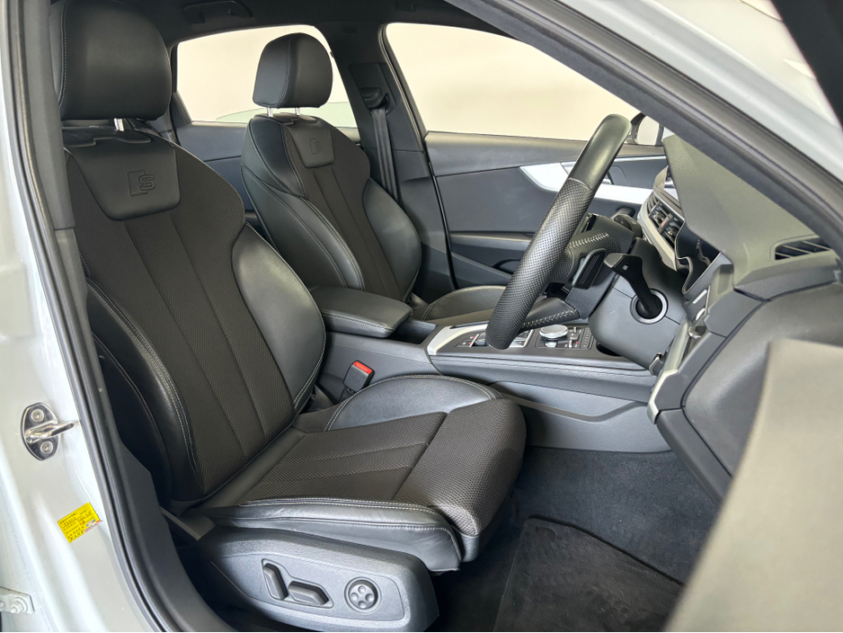 2017 Audi A4 - image 8