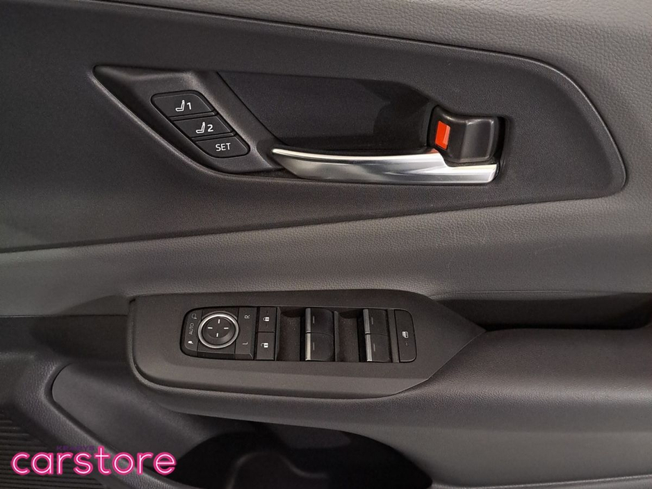 2024 Toyota Prius - image 18