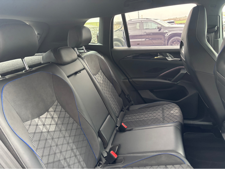 2025 Volkswagen Tiguan R-LINE ETSI S-A TSI DSG €49,900