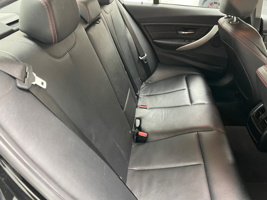 2017 BMW 3 Series - image 14