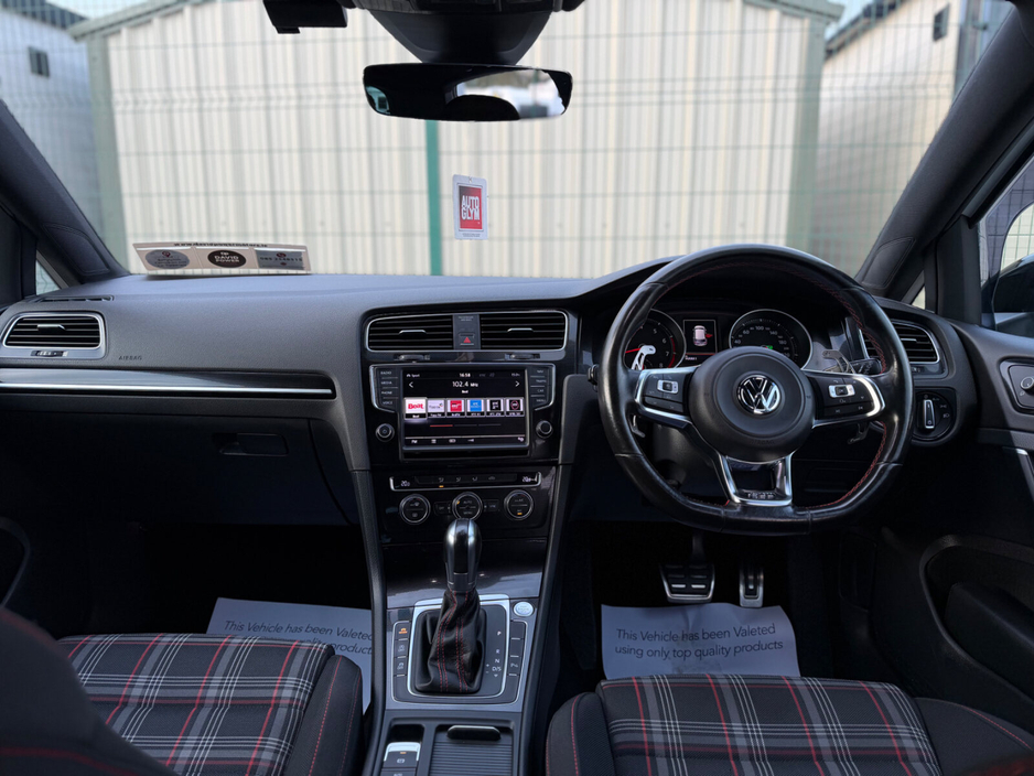 2016 Volkswagen Golf - image 11