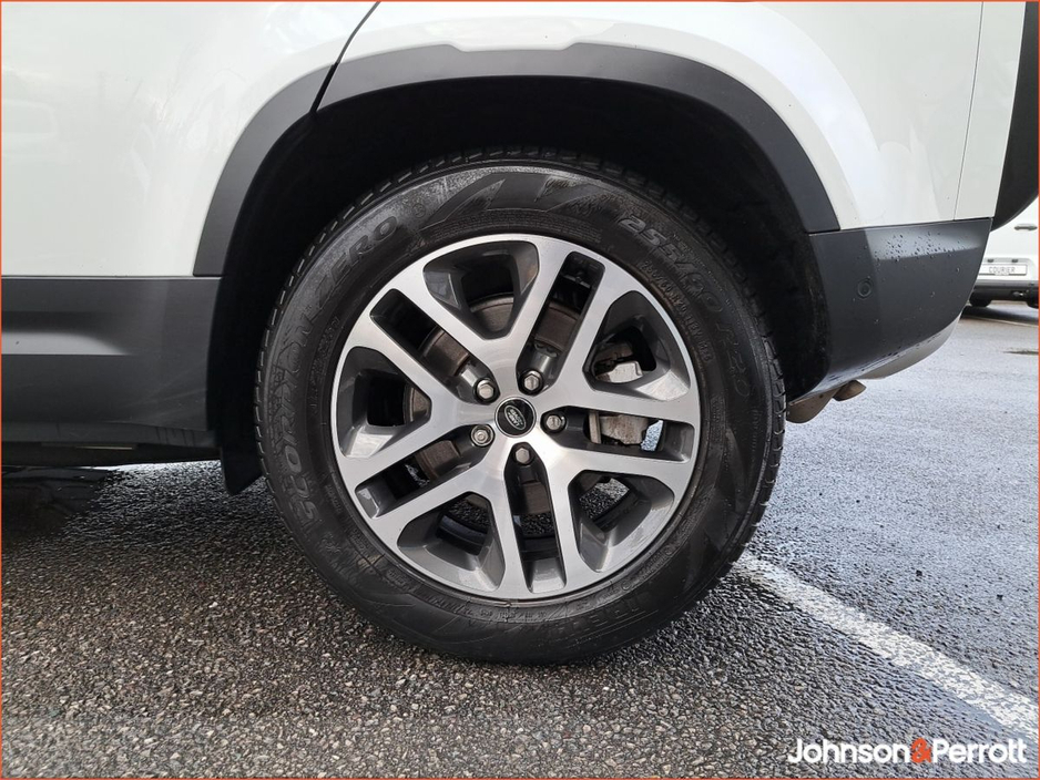 2025 Land Rover Defender - image 15