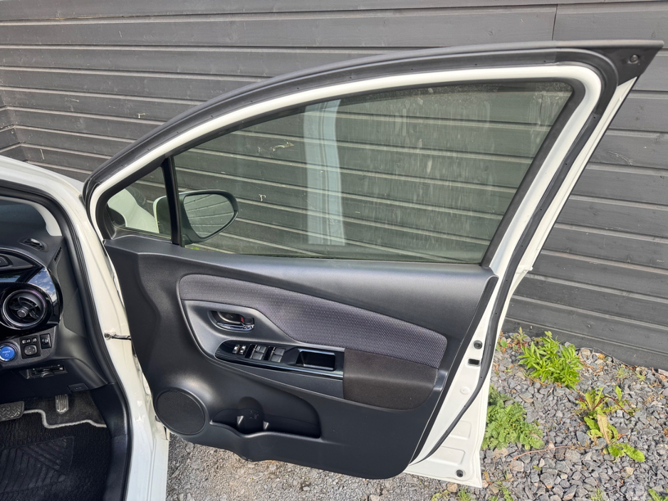 2018 Toyota Yaris - image 15