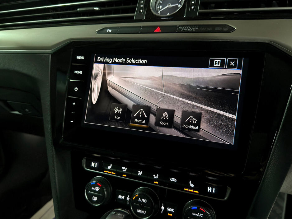 2018 Volkswagen Passat - image 37