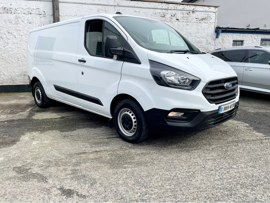 2023 Ford Transit Custom - image 2