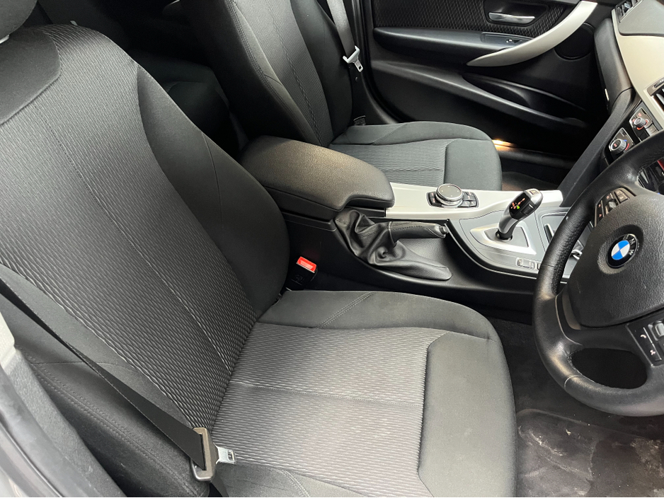 2016 BMW 3 Series - image 13