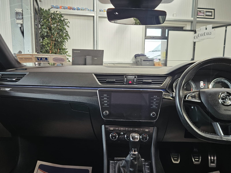 2019 Skoda Superb - image 13