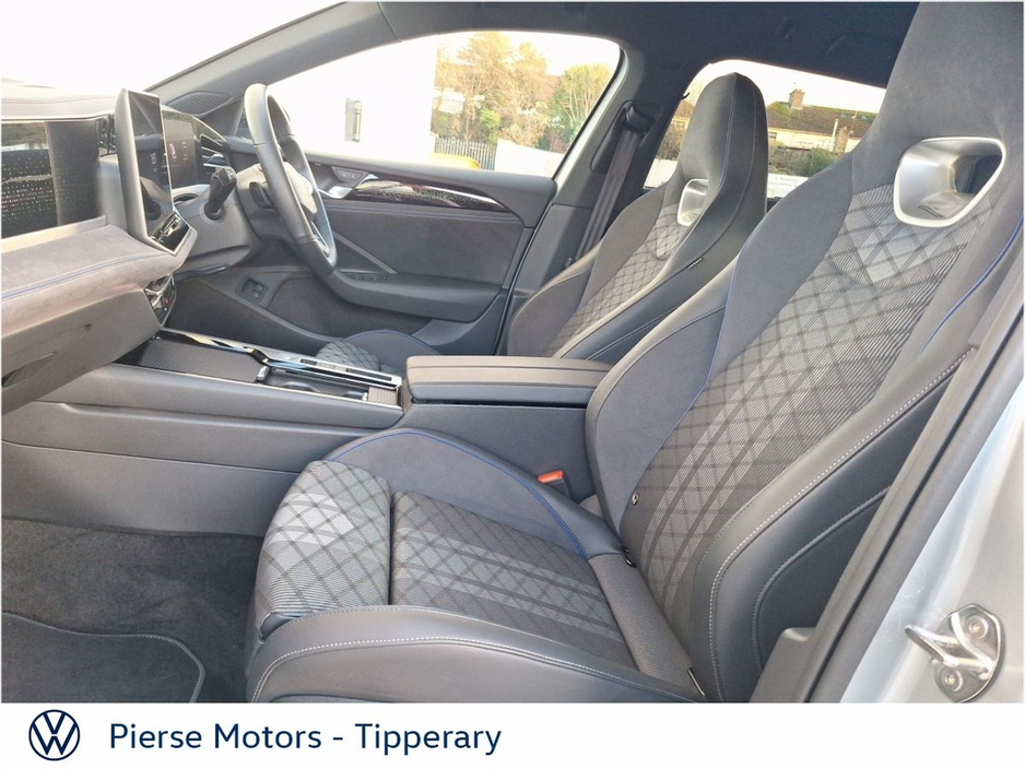 2025 Volkswagen Passat - image 7