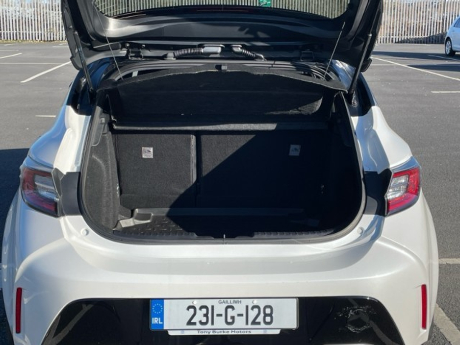 2023 Toyota Corolla 5dr Hybrid - Leather - LunaSport Edition - 1.8 Automatic - FSH @ TBM - TOYOTA // Remote Central Locking // Front Electric Windows // Rear Electric Windows // Electric Mirrors // Finger Tip Stereo Cont €28,499
